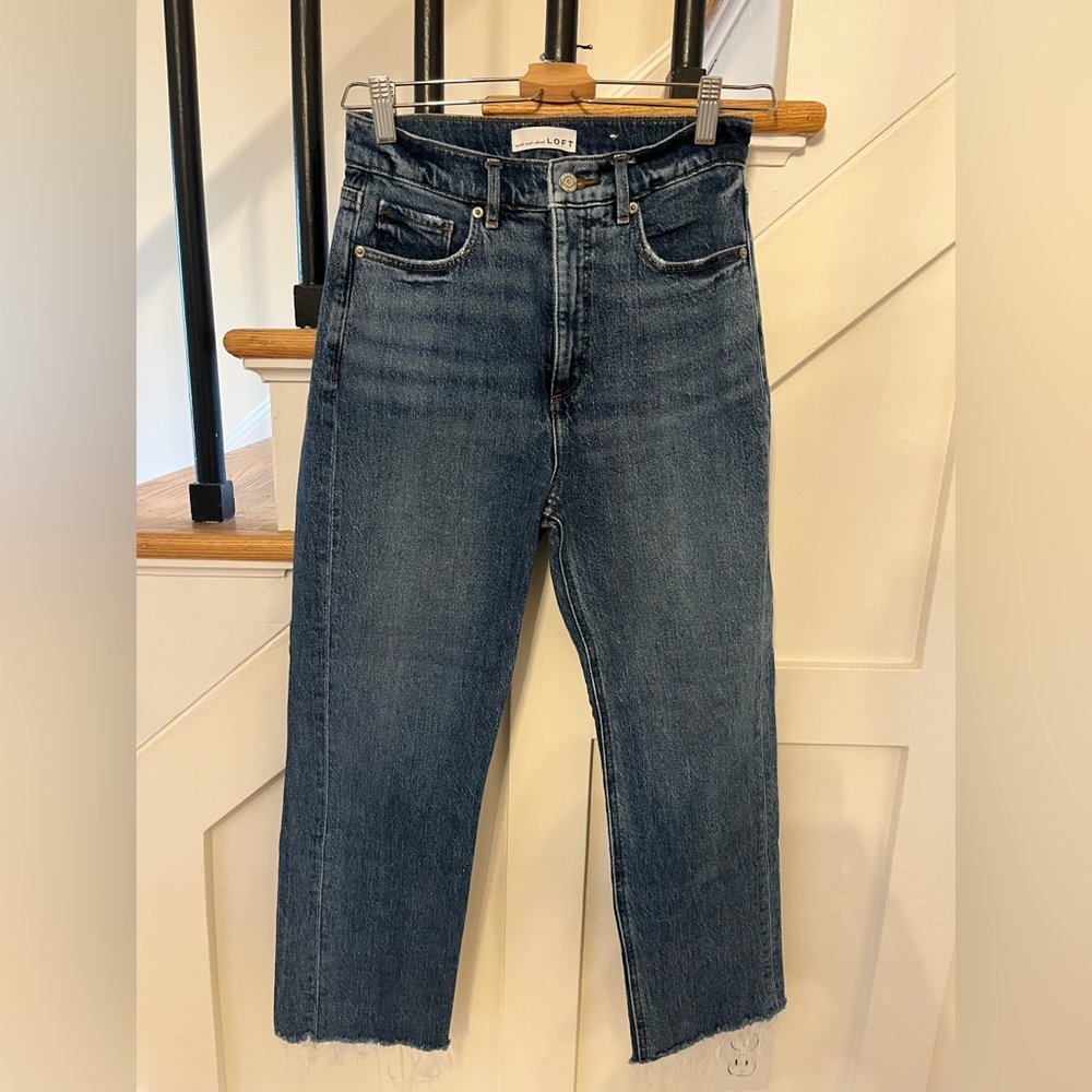 LOFT THE 90s STRAIGHT DISTRESSED HEM JEANS!